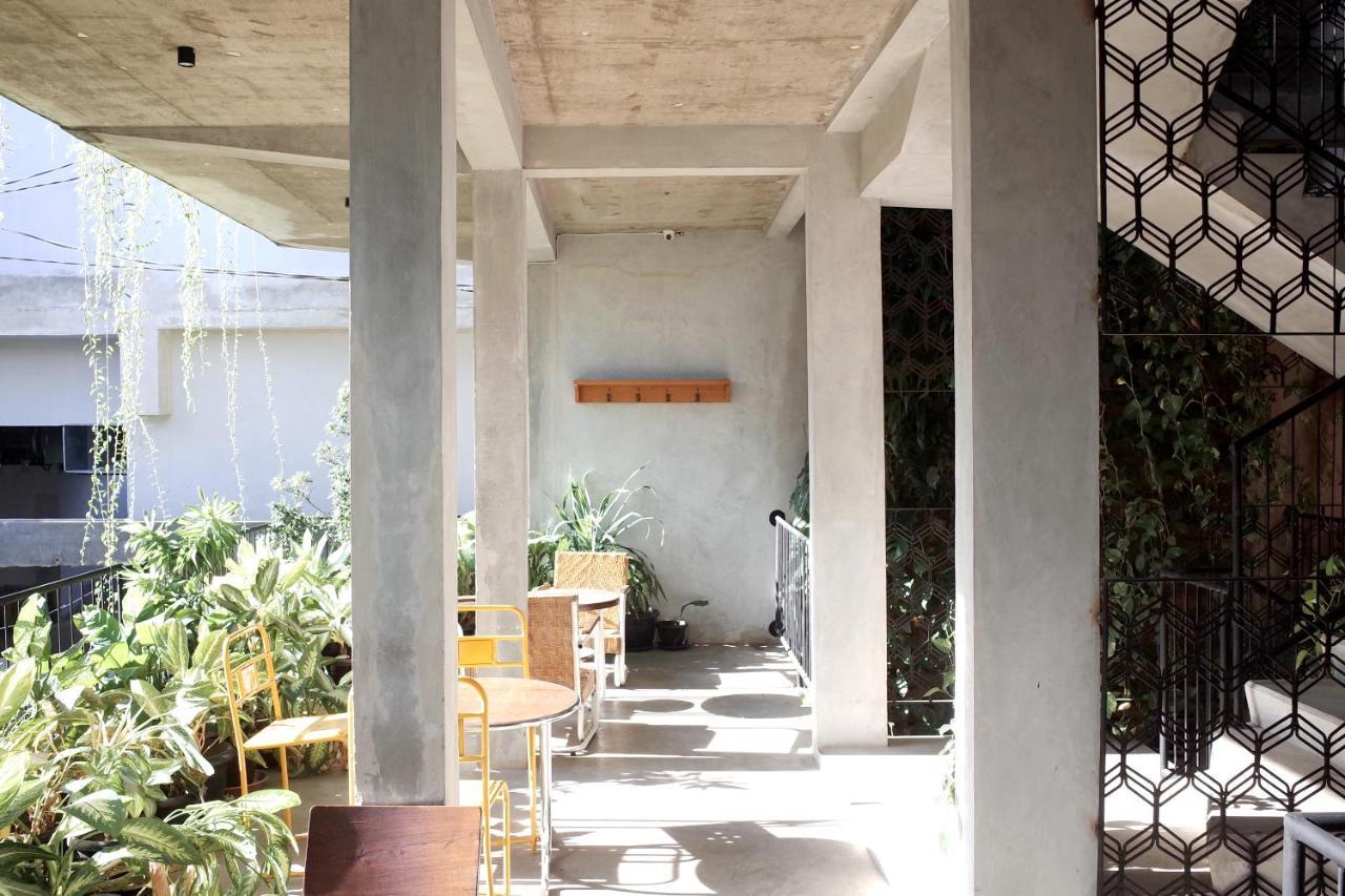 Pawon Cokelat Guesthouse Yogyakarta Exterior foto