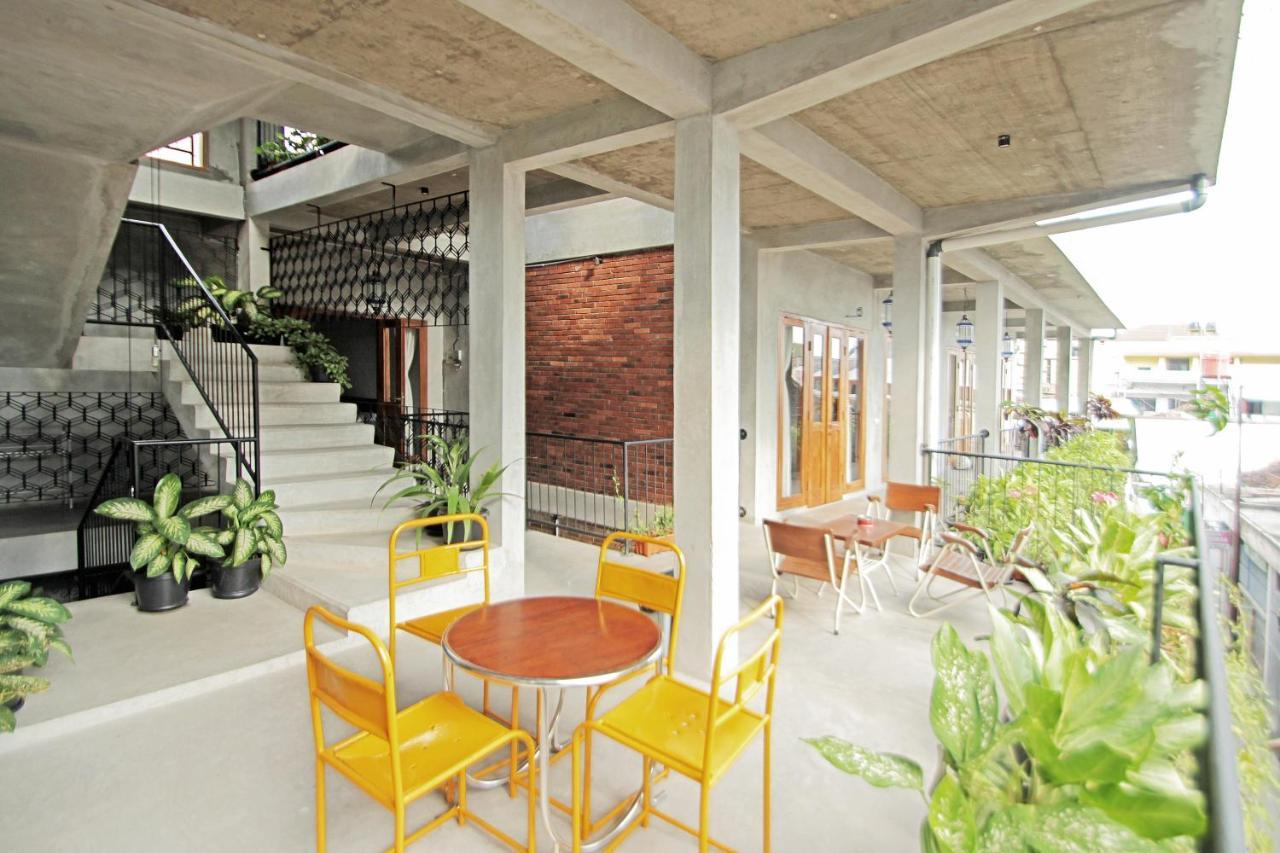 Pawon Cokelat Guesthouse Yogyakarta Exterior foto