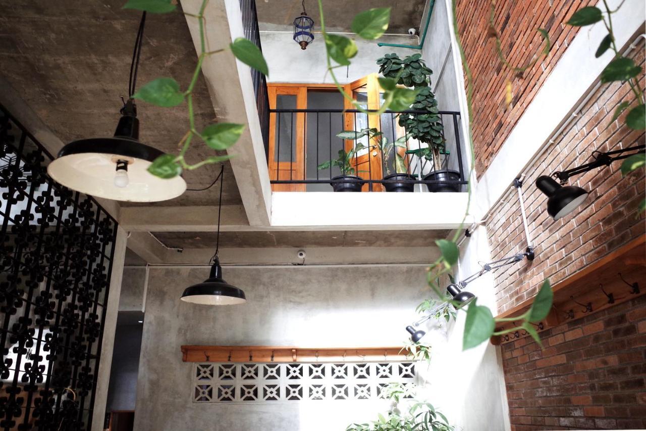 Pawon Cokelat Guesthouse Yogyakarta Exterior foto
